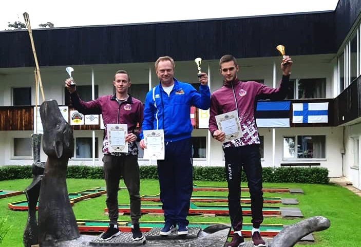 Strautmanim un Vasermanim medaļas Baltijas kausā ložu šaušanā