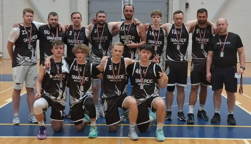 "Brīvsolis" basketbolisti izcīna 2. vietu Zemgales kausā basketbolā "Brīvsolis" basketbolisti izcīna 2. vietu Zemgales kausā basketbolā