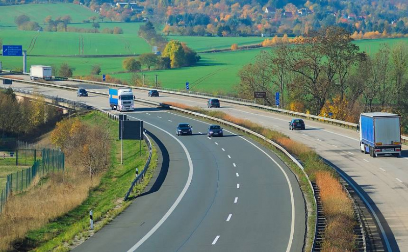 Līdz 2040.gadam 1020 kilometrus valsts galveno autoceļu plāno pārbūvēt par četrjoslu ātrgaitas ceļiem Līdz 2040.gadam 1020 kilometrus valsts galveno autoceļu plāno pārbūvēt par četrjoslu ātrgaitas ceļiem