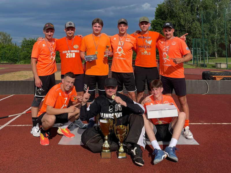 "Dūži' kļūst par vasaras florbola turnīra uzvarētājiem "Dūži' kļūst par vasaras florbola turnīra uzvarētājiem