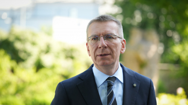 Prezidents: Pirms spriest par iespējamu PVN celšanu, jāizskata visas ieņēmumu gūšanas iespējas Prezidents: Pirms spriest par iespējamu PVN celšanu, jāizskata visas ieņēmumu gūšanas iespējas