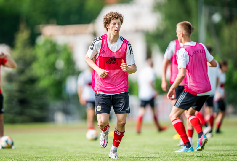 Tukuma futbolists Penkevics uzaicināts uz Latvijas U19 izlases treniņnometni