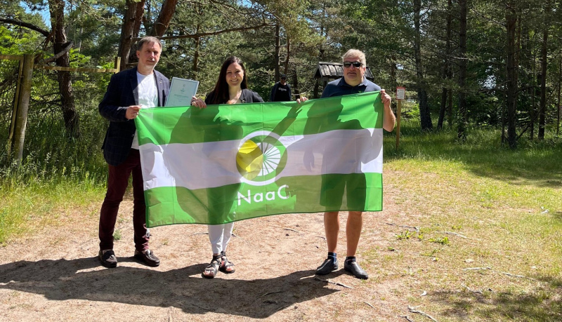 Ķesterciema pludmalei piešķirts "NaaC" karogs Ķesterciema pludmalei piešķirts "NaaC" karogs