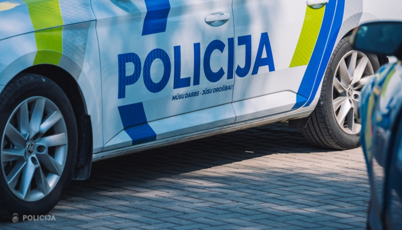 Jāņu naktī Tumes pagastā autoavārijā gājis bojā viens cilvēks, divi ievainoti Jāņu naktī Tumes pagastā autoavārijā gājis bojā viens cilvēks, divi ievainoti