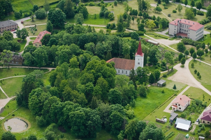 Kandavas novada pašvaldība Satversmes tiesā centīsies panākt novada saglabāšanu