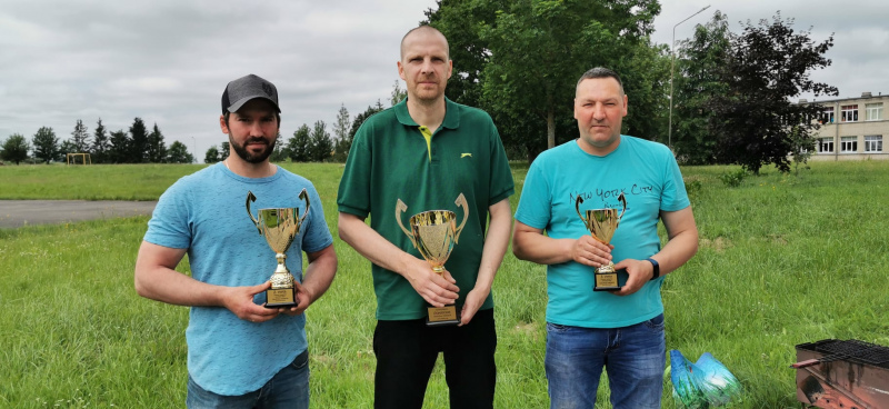 Gatis Ozols triumfē Tumes čempionāta kopvērtējumā šautriņu mešanā