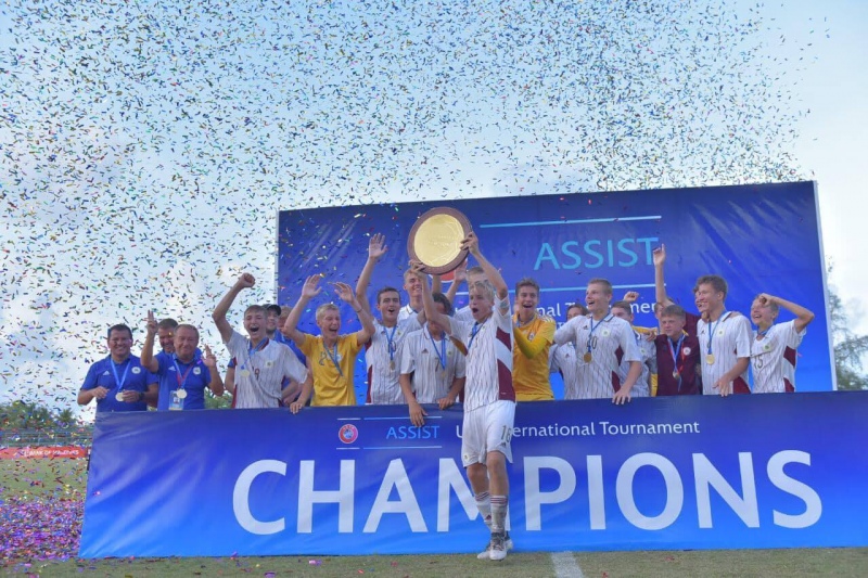 Maldīvu salās nepārspēti - Latvijas U-16 izlase triumfē UEFA Assist turnīrā Maldīvu salās nepārspēti - Latvijas U-16 izlase triumfē UEFA Assist turnīrā