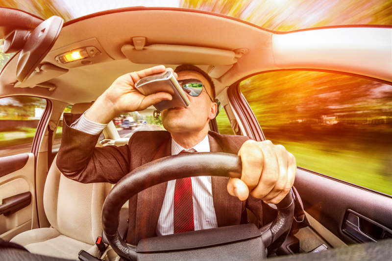 Tukuma novadā vīrietis vadījis automašīnu bez tiesībām un būdams alkohola reibumā; sākts kriminālprocess Tukuma novadā vīrietis vadījis automašīnu bez tiesībām un būdams alkohola reibumā; sākts kriminālprocess