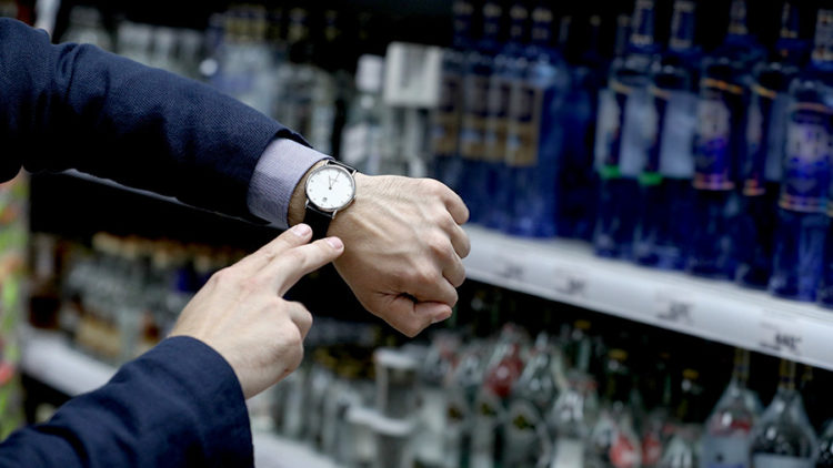 Vīrietis, pārkāpjot likumu, pēc plkst. 22:00 veikalā Tukumā "nopērk" alkoholu; sākts administratīvā pārkāpuma process Vīrietis, pārkāpjot likumu, pēc plkst. 22:00 veikalā Tukumā "nopērk" alkoholu; sākts administratīvā pārkāpuma process