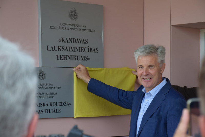 Kandavā svinīgi atklāta Pulkveža Oskara Kalpaka profesionālā vidusskola Kandavā svinīgi atklāta Pulkveža Oskara Kalpaka profesionālā vidusskola
