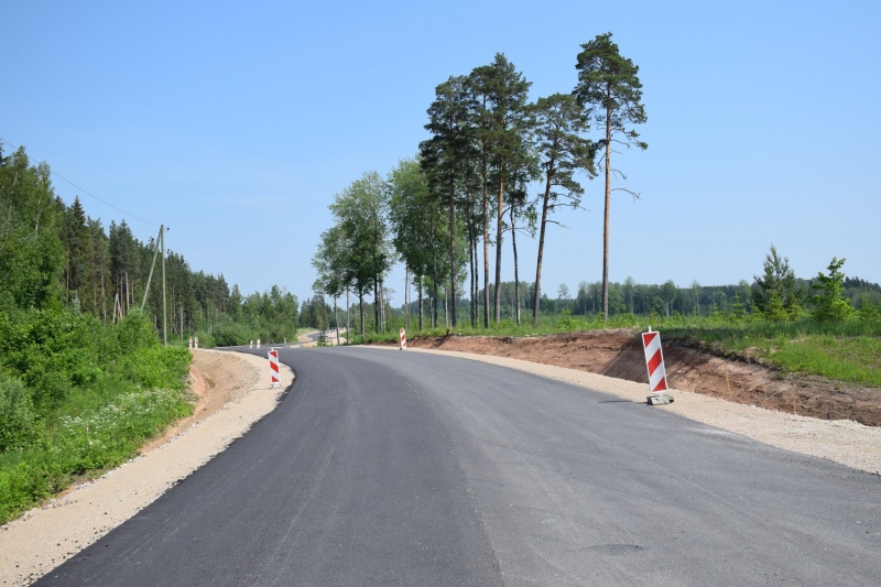 Cēres ceļa būvdarbi finiša fāzē, Raudas ceļā uzsākts dubultās virsmas pārbūves projekts