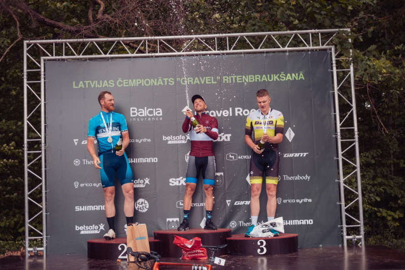 Tukumā aizvadīts pirmais Latvijas atklātais čempionāts “gravel” riteņbraukšanā