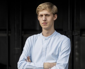 Mākslas galerijā “Durvis” skatāma mākslinieka Jāņa Šneidera gleznu izstāde “-↑-” Mākslas galerijā “Durvis” skatāma mākslinieka Jāņa Šneidera gleznu izstāde “-↑-”