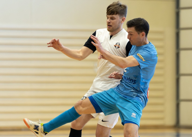 Krists Krūmiņš turpmāk pārstāvēs telpu futbola Virslīgas čempionvienību "Riga" Krists Krūmiņš turpmāk pārstāvēs telpu futbola Virslīgas čempionvienību "Riga"
