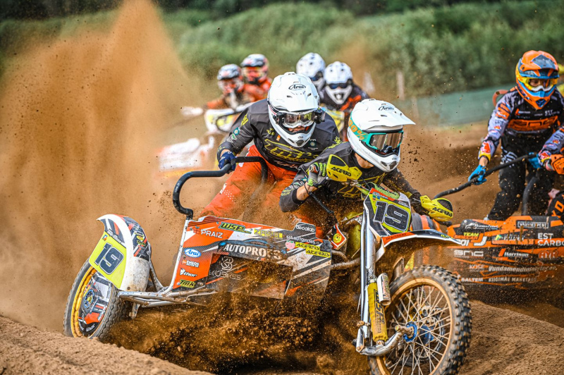 Kokins un Auniņš ar Aleksejevu izcīna godalgotas vietas Lietuvas čempionātā motokrosā Kokins un Auniņš ar Aleksejevu izcīna godalgotas vietas Lietuvas čempionātā motokrosā