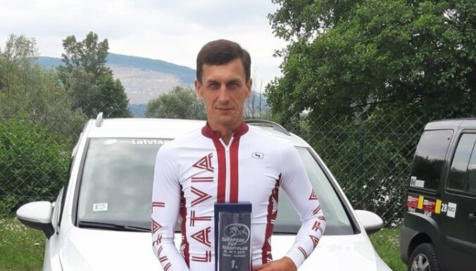 Parariteņbraucējs Gailišs uzvarējis Eiropas kausa posmā Slovākijā Parariteņbraucējs Gailišs uzvarējis Eiropas kausa posmā Slovākijā
