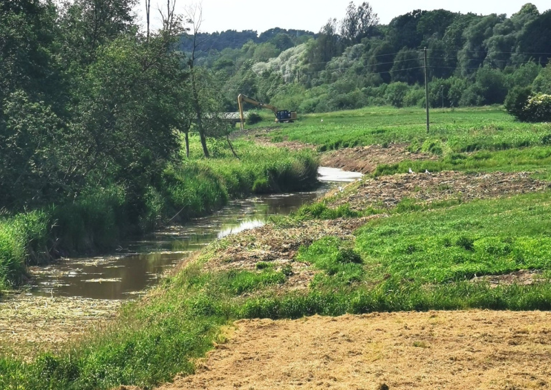 Notiek Slocenes upes gultnes tīrīšanas darbi Notiek Slocenes upes gultnes tīrīšanas darbi