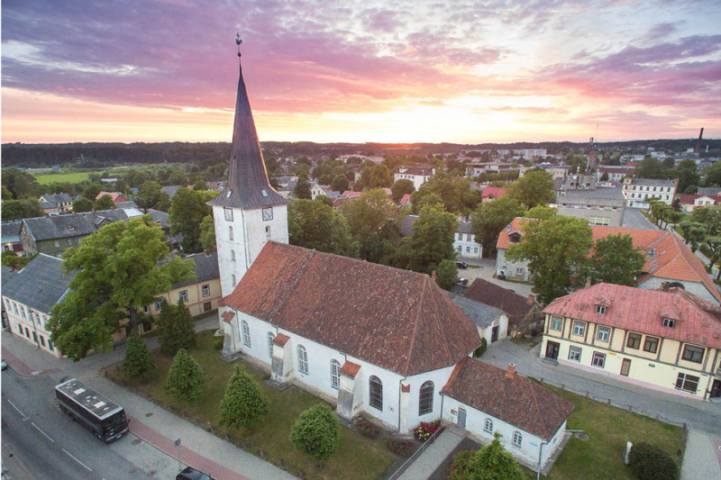 Vestards Šimkus ieskaņojis Tukuma Sv. Trīsvienības baznīcas torņa melodijas Vestards Šimkus ieskaņojis Tukuma Sv. Trīsvienības baznīcas torņa melodijas