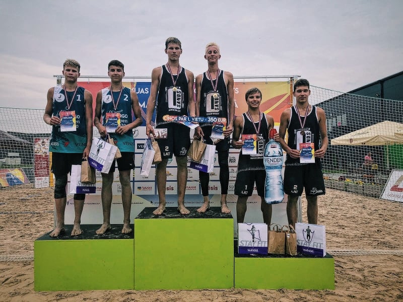 Bērziņš triumfē U18 Latvijas čempionāta pludmales volejbolā 3. posmā