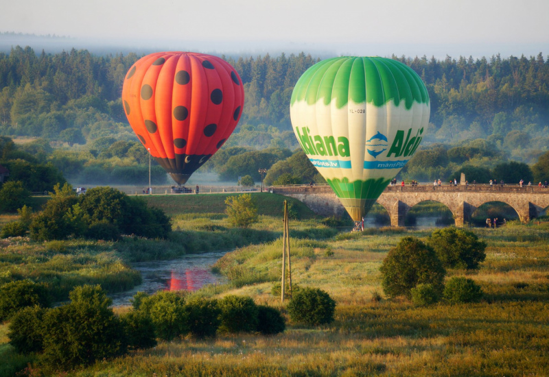 Noslēdzies gaisa balonu un grilēšanas festivāls Kandavā