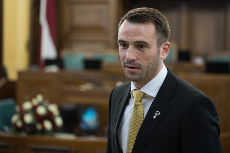 Rīgas domē ievēl tukumniekus Mārtiņu Staķi un Intu Ķuzi