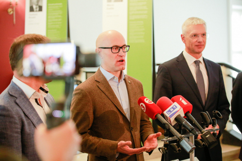 Vakcinācijas loterija Latvijā tomēr nenotiks; valdība atsauc likumprojektu