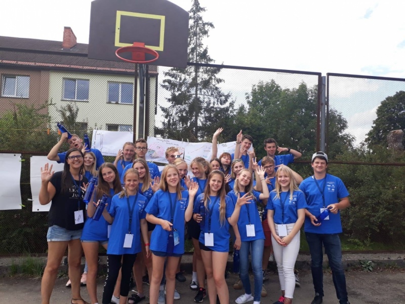 Jaunpils jaunieši nometnē Engurē gūst zināšanas par iespējām uzņēmējdarbībā un nodarbinātībā savā novadā