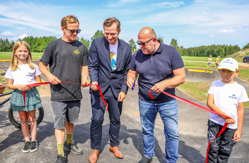 Smārdē atklāta "Pump Track" velotrase Smārdē atklāta "Pump Track" velotrase