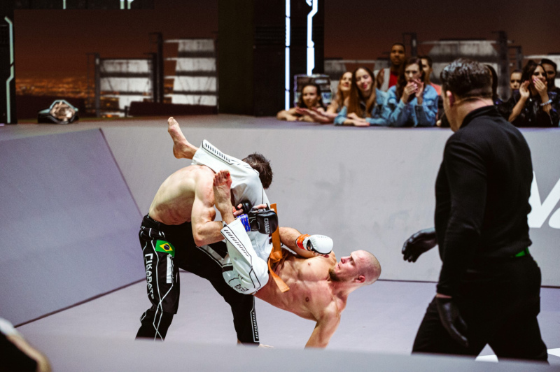 Edgars Srīvers uzveic Bruno Asisu un nosargā savu "Karate Combat" pasaules čempiona titulu
