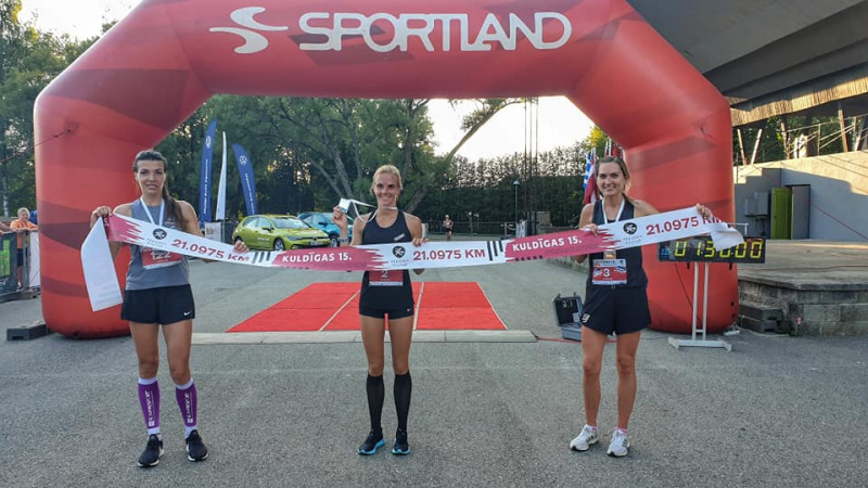 Karīna Helmane - Soročenkova Kuldīgā kļūst par Latvijas čempioni pusmaratonā