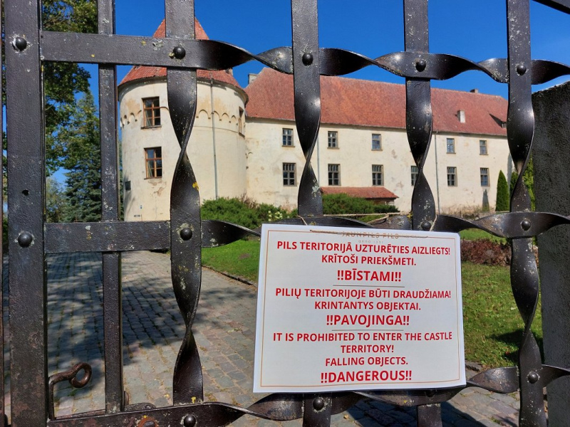 Jaunpils pils jumta atjaunošanai ziedojumu nepietiks; par naudas sadali vēl lems Jaunpils pils jumta atjaunošanai ziedojumu nepietiks; par naudas sadali vēl lems