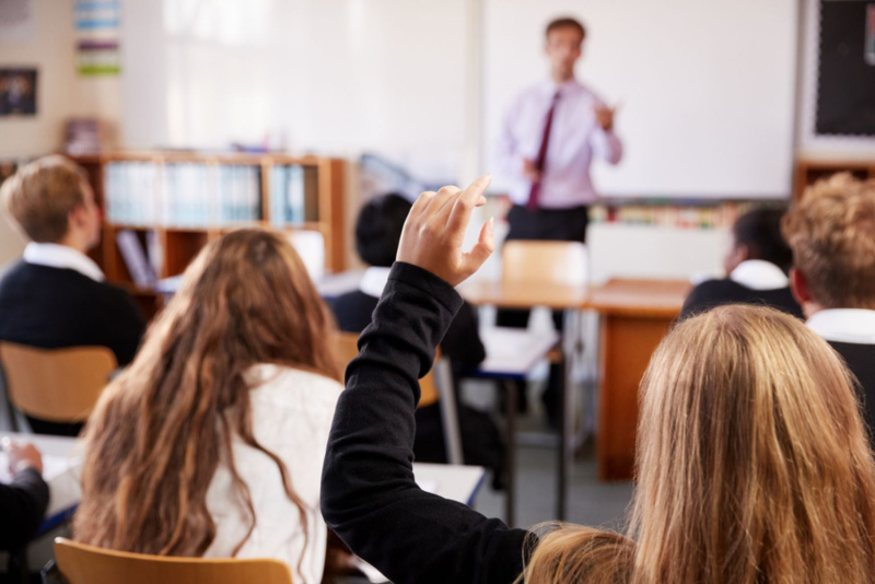 Nosaka minimālā skolēnu skaita kritērijus piepilsētu un ciematu skolām Nosaka minimālā skolēnu skaita kritērijus piepilsētu un ciematu skolām