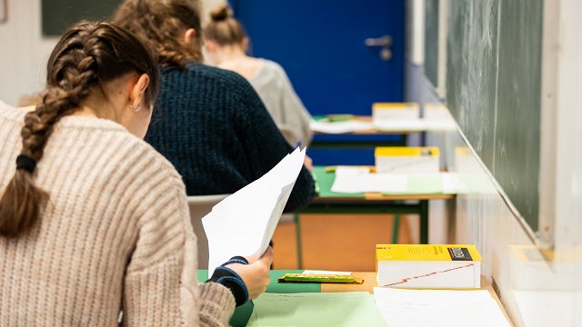 Jaunajā mācību gadā – vēl augstāki eksāmenu sliekšņi un nevarēs pārrakstīt kontroldarbus Jaunajā mācību gadā – vēl augstāki eksāmenu sliekšņi un nevarēs pārrakstīt kontroldarbus