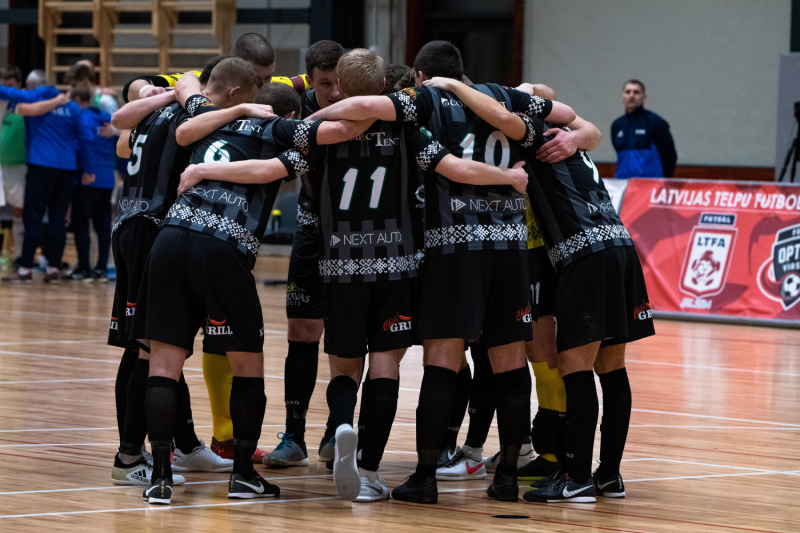 Jauno telpu futbola Virslīgas sezonu FK "Tukums 2000" uzsāks ar cīņu pret titulēto FK "Nikars" Jauno telpu futbola Virslīgas sezonu FK "Tukums 2000" uzsāks ar cīņu pret titulēto FK "Nikars"