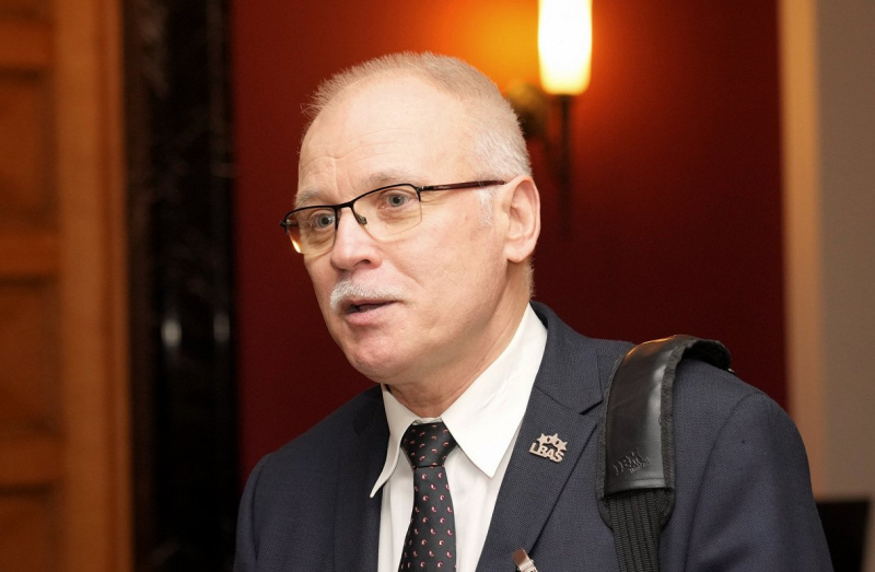 Budžets 2025: Mediķu arodbiedrība ceļ trauksmi par nepietiekamo finansējumu veselības aprūpei Budžets 2025: Mediķu arodbiedrība ceļ trauksmi par nepietiekamo finansējumu veselības aprūpei