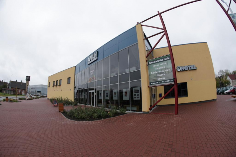 Tukuma ledus halle likvidē kafejnīcu un atlaiž darbiniekus Tukuma ledus halle likvidē kafejnīcu un atlaiž darbiniekus