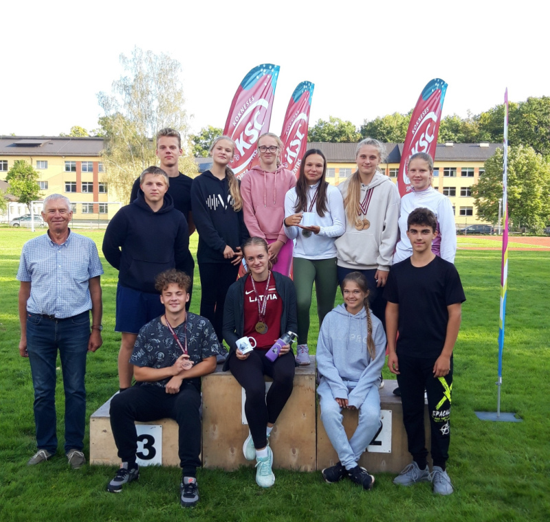 Kandavnieki nostartējuši "Kokneses kausā" vieglatlētikas mešanu disciplīnās U14 un U18 grupās Kandavnieki nostartējuši "Kokneses kausā" vieglatlētikas mešanu disciplīnās U14 un U18 grupās