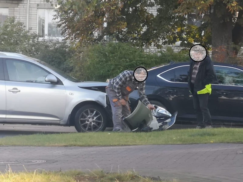 Pie lielveikala RIMI notikusi divu auto sadursme Pie lielveikala RIMI notikusi divu auto sadursme