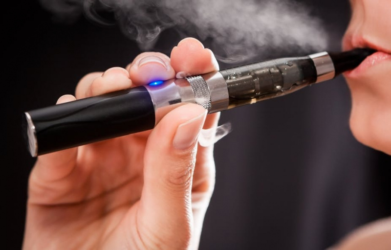 Saeimas komisijā vētī priekšlikumu aizliegt košļājamās gumijas ar nikotīnu un ierobežot elektroniskās cigaretes