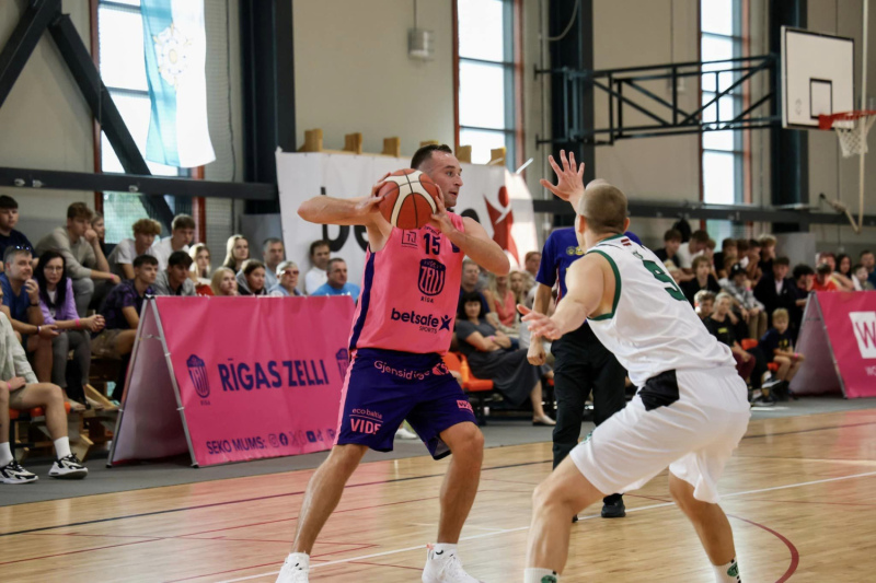 "Tukums" basketbolisti pārbaudes spēlē piekāpjas "Rīgas Zeļļiem"