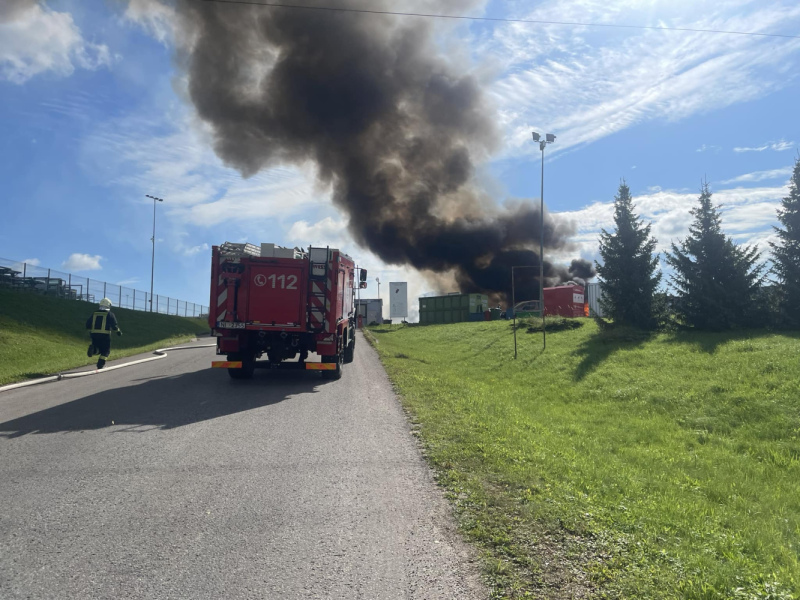Noticis augstas bīstamības ugunsgrēks AAS “Piejūra” Tukuma šķirošanas laukumā Noticis augstas bīstamības ugunsgrēks AAS “Piejūra” Tukuma šķirošanas laukumā