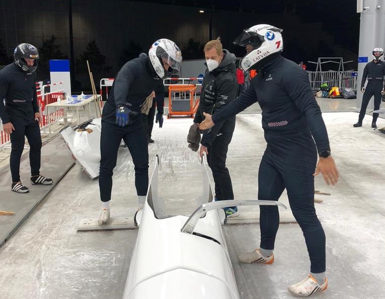 Spriņģis kopā ar pārējo Latvijas bobsleja izlasi Ķīnā apgūst Olimpisko bobsleja trasi