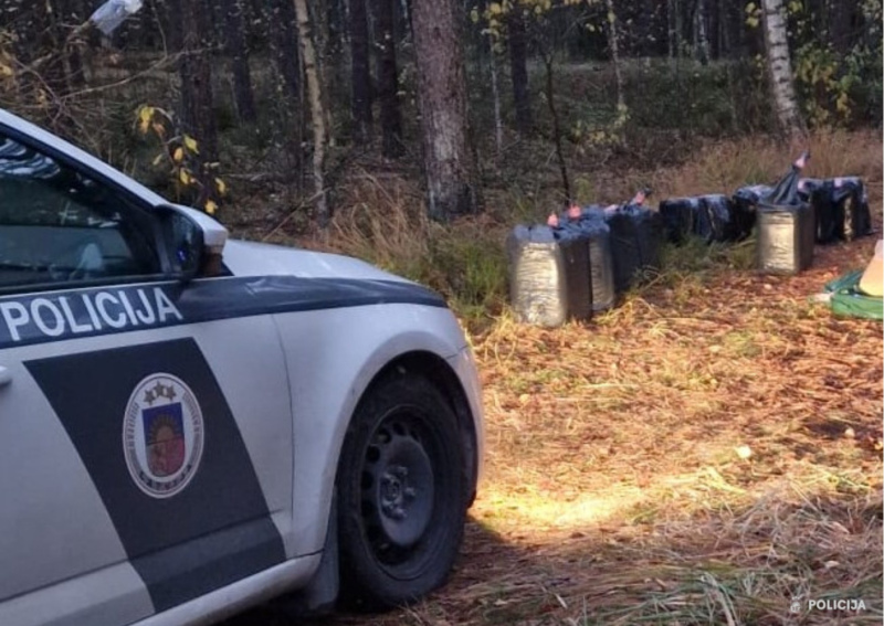Džūkstē par dīzeļdegvielas zādzību policija aizturējusi vīrieti, kuram kā drošības līdzeklis piespriests apcietinājumu Džūkstē par dīzeļdegvielas zādzību policija aizturējusi vīrieti, kuram kā drošības līdzeklis piespriests apcietinājumu