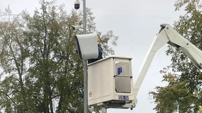 Kandavā pilotprojektā izmēģina luksofora sarkanās gaismas radaru Kandavā pilotprojektā izmēģina luksofora sarkanās gaismas radaru