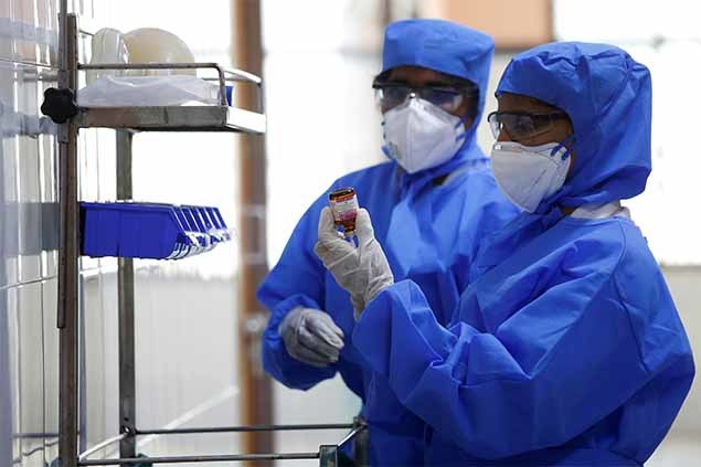 Ārsti pieprasa valdībai nekavējoties rīkoties un ieviest stingrus pasākumus vīrusa ierobežošanai