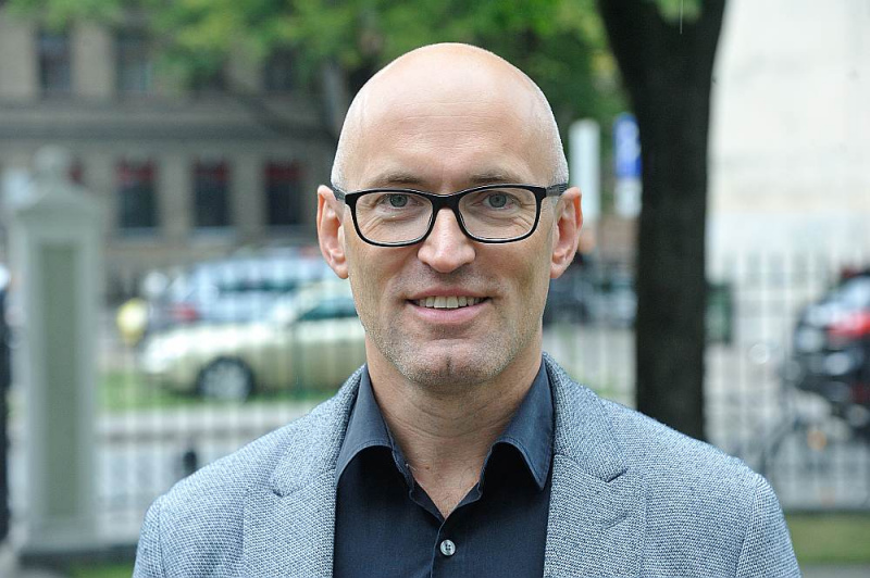 Valdība ieviesīs jaunus, vēl stingrākus Covid-19 ierobežojumus