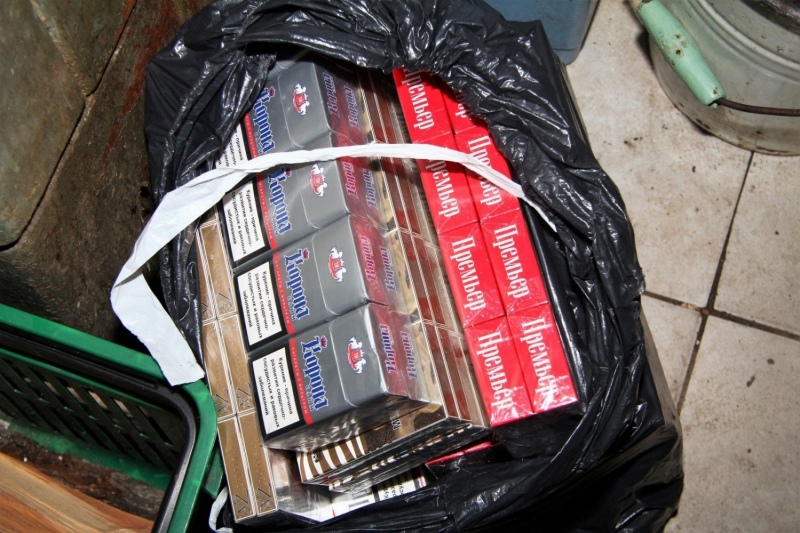Policisti Tukumā atsavina kontrabandas cigaretes un spirtu Policisti Tukumā atsavina kontrabandas cigaretes un spirtu