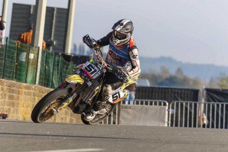 Supermoto braucējs Liepiņš Beļģijā nekvalificējas finālam, taču gandarījuma braucienā izcīna 3.vietu Supermoto braucējs Liepiņš Beļģijā nekvalificējas finālam, taču gandarījuma braucienā izcīna 3.vietu