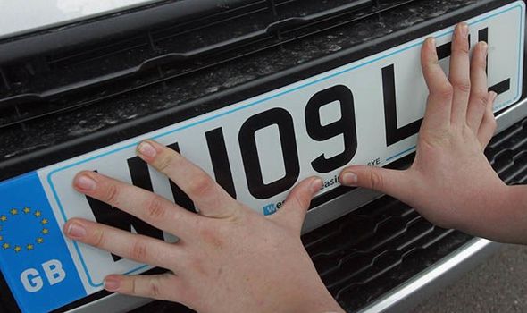 Tukuma novadā aiztur autovadītāju, kurš likumsargiem uzrāda viltotu transportlīdzekļa vadīšanas apliecību Tukuma novadā aiztur autovadītāju, kurš likumsargiem uzrāda viltotu transportlīdzekļa vadīšanas apliecību