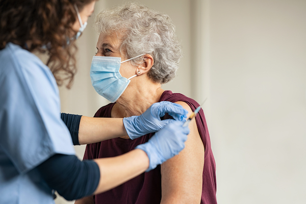 No 6.oktobra sāks atkārtotu vakcināciju pret Covid-19 iedzīvotājiem virs 65 gadu vecuma